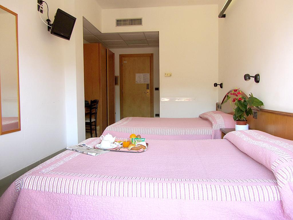Hotel Adler Alassio Oda fotoğraf