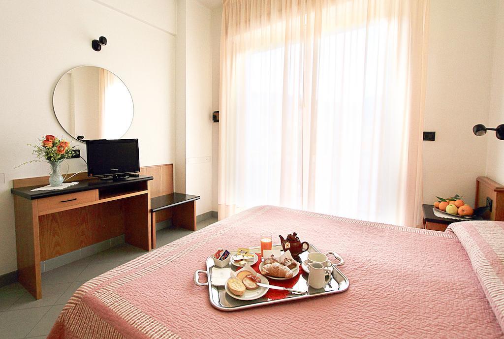 Hotel Adler Alassio Dış mekan fotoğraf